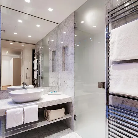 Luxury Lungo Lario By Quokka 360 - Between And Downtown *